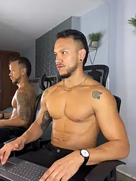 ARON TAYLER01 online show from 7, 1, 2025