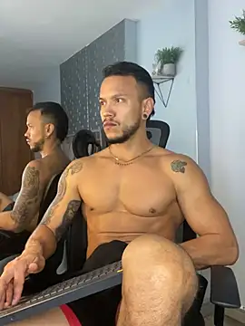 ARON TAYLER01 online show from 7, 1, 2025