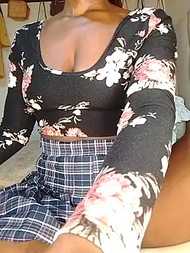 Snapshot of NicRaisaa chatting on 15, 9, 2025 NicRaisaa online show from 15, 9, 2025