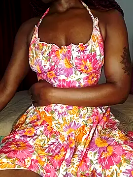 Snapshot of NicRaisaa chatting on 2, 10, 2025 NicRaisaa online show from 2, 10, 2025