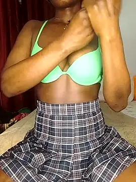 Snapshot of NicRaisaa chatting on 5, 11, 2025 NicRaisaa online show from 5, 11, 2025