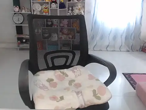 TinyGirls online show from 19, 9, 2025