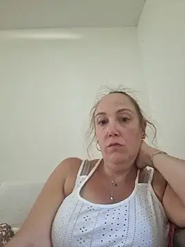 Wisie Cutie online show from 17, 9, 2025