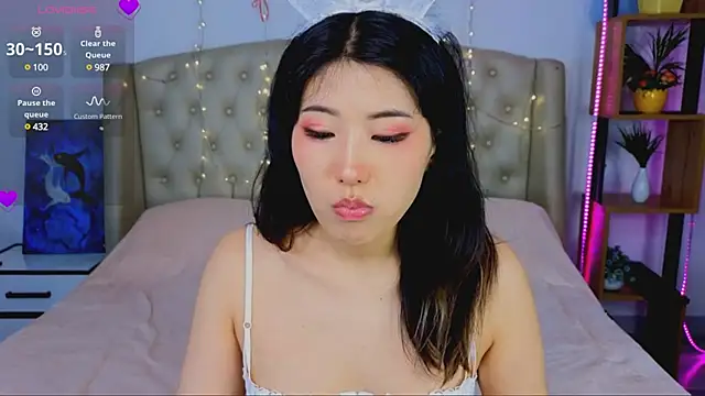 Wendy  Hills online show from 2, 3, 2025