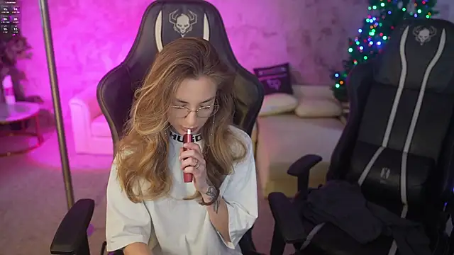 Snapshot of Kisasolo chatting on 17, 12, 2025 Kisasolo online show from 17, 12, 2025