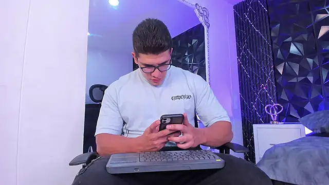 Snapshot of JeffDaltton chatting on 13, 12, 2025 JeffDaltton online show from 13, 12, 2025