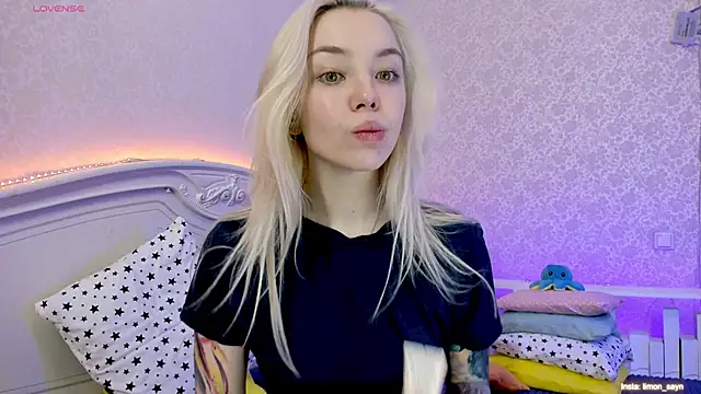 LillyMoure  online show from 23, 1, 2025