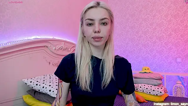 LillyMoure  online show from 4, 2, 2025