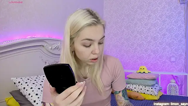 LillyMoure  online show from 10, 2, 2025