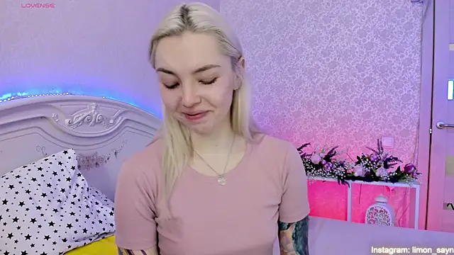 LillyMoure  online show from 9, 3, 2025