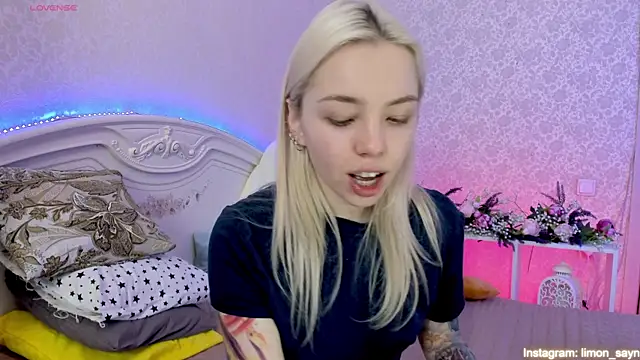 LillyMoure  online show from 17, 3, 2025