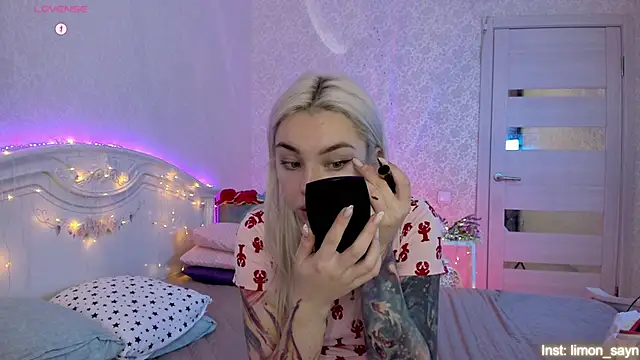 LillyMoure  online show from 9, 10, 2025