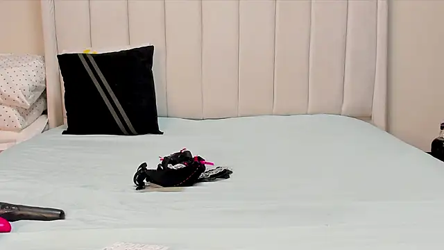 Snapshot of _heavenlysent chatting on 5, 3, 2026 heavenlysent online show from 5, 3, 2026