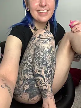 Snapshot of MissCumberdale chatting on 8, 10, 2025 MissCumberdale online show from 8, 10, 2025