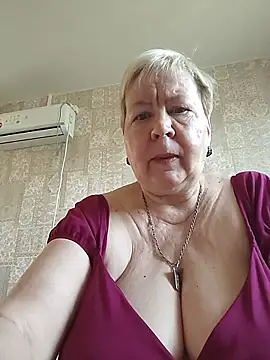 Snapshot of EffectFiona chatting on 7, 6, 2026 EffectFiona online show from 7, 6, 2026