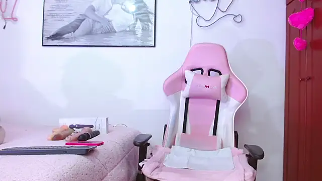 Amelie Rousell online show from 18, 1, 2025