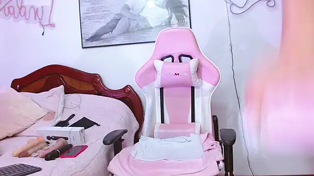 Amelie Rousell online show from 13, 3, 2025