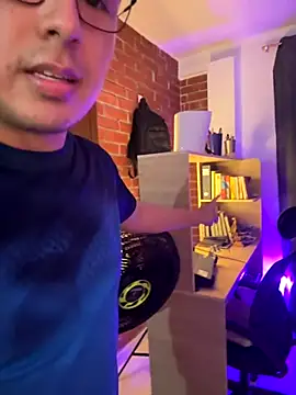 andrewmhilton  online show from 26, 9, 2025