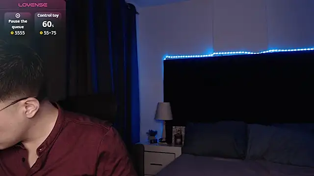 Snapshot of andrewmhilton_ chatting on 6, 6, 2026 andrewmhilton online show from 6, 6, 2026