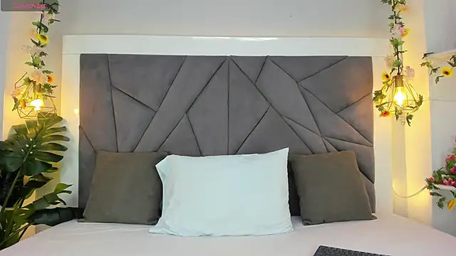 Snapshot of KiarhaTrixie chatting on 12, 11, 2025 KiarhaTrixie online show from 12, 11, 2025