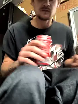 Snapshot of Midwestalpha chatting on 6, 11, 2025 Midwestalpha online show from 6, 11, 2025