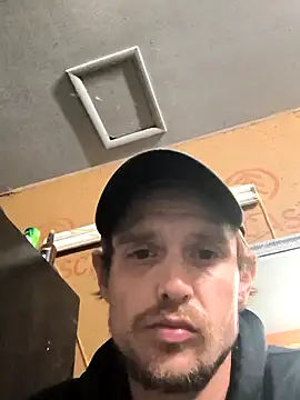 Snapshot of Midwestalpha chatting on 26, 11, 2025 Midwestalpha online show from 26, 11, 2025