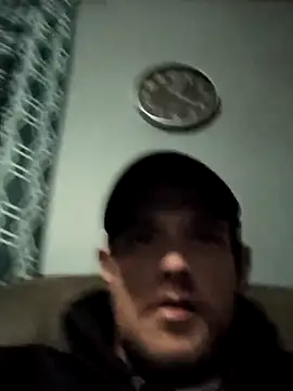 Snapshot of Midwestalpha chatting on 4, 12, 2025 Midwestalpha online show from 4, 12, 2025