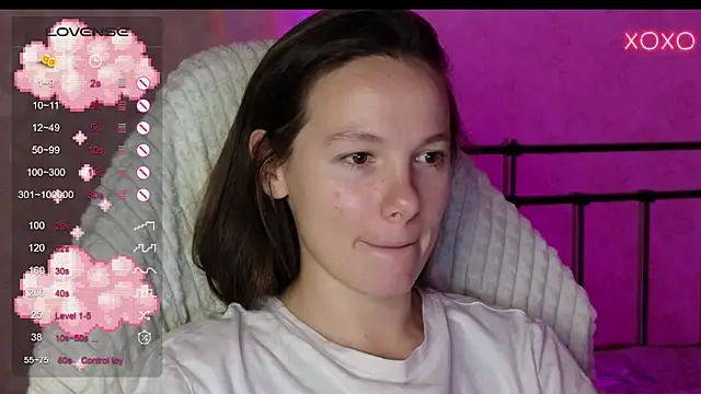 Snapshot of lil_luna_x chatting on 8, 12, 2024 lil luna x online show from 8, 12, 2024