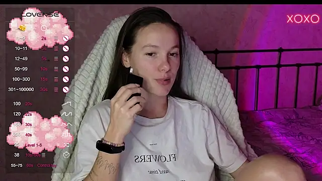 Snapshot of lil_luna_x chatting on 10, 12, 2024 lil luna x online show from 10, 12, 2024