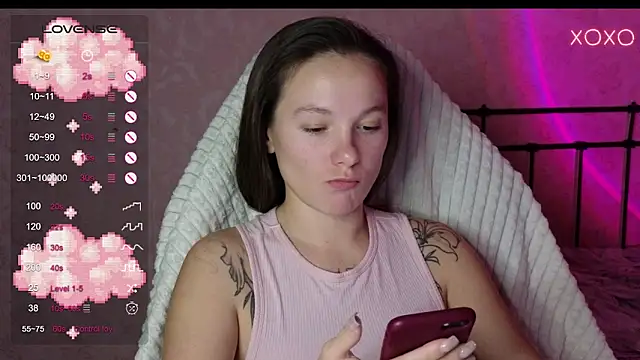 Snapshot of lil_luna_x chatting on 12, 12, 2024 lil luna x online show from 12, 12, 2024