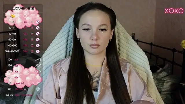 Snapshot of lil_luna_x chatting on 1, 2, 2025 lil luna x online show from 1, 2, 2025