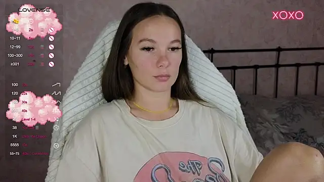 Snapshot of lil_luna_x chatting on 9, 9, 2025 lil luna x online show from 9, 9, 2025