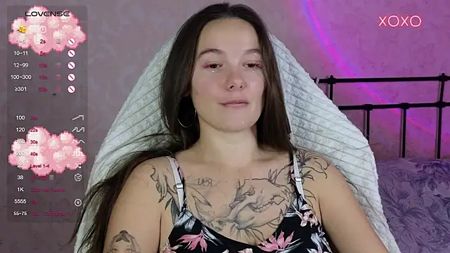 Snapshot of lil_luna_x chatting on 5, 10, 2025 lil luna x online show from 5, 10, 2025