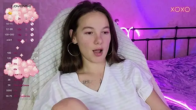 Snapshot of lil_luna_x chatting on 11, 10, 2025 lil luna x online show from 11, 10, 2025