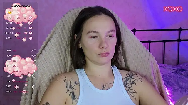 Snapshot of lil_luna_x chatting on 13, 10, 2025 lil luna x online show from 13, 10, 2025