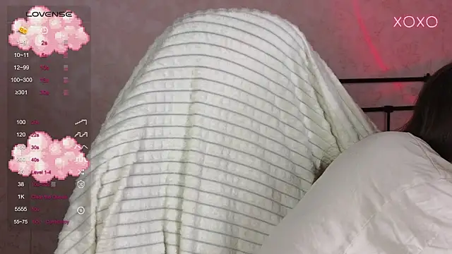 Snapshot of lil_luna_x chatting on 23, 10, 2025 lil luna x online show from 23, 10, 2025