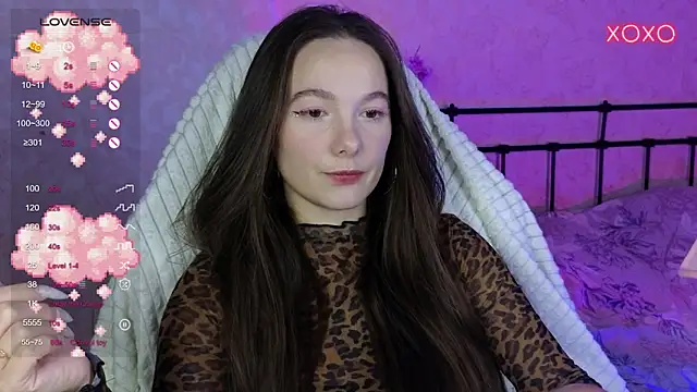 Snapshot of lil_luna_x chatting on 26, 10, 2025 lil luna x online show from 26, 10, 2025