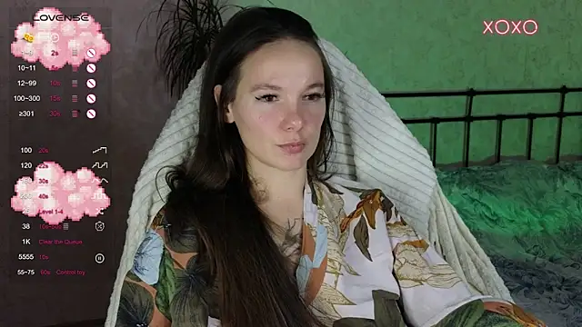 Snapshot of lil_luna_x chatting on 12, 11, 2025 lil luna x online show from 12, 11, 2025