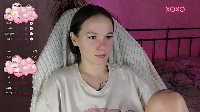 Snapshot of lil_luna_x chatting on 18, 11, 2025 lil luna x online show from 18, 11, 2025