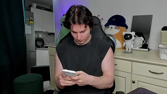 Snapshot of Vincent_Strong chatting on 2, 5, 2026 Vincent Strong online show from 2, 5, 2026
