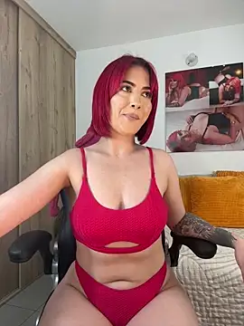 Snapshot of zafiro_mo0n chatting on 2, 1, 2025 zafiro mo0n online show from 2, 1, 2025