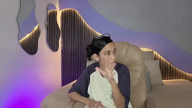 hot little bunny online show from 21, 4, 2026