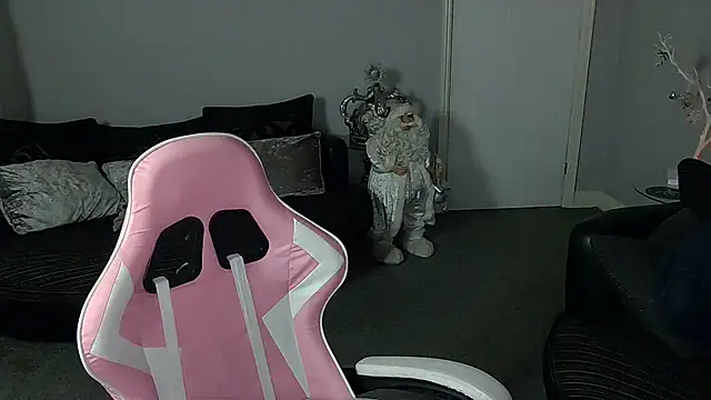 Red firesquirt online show from 9, 12, 2024