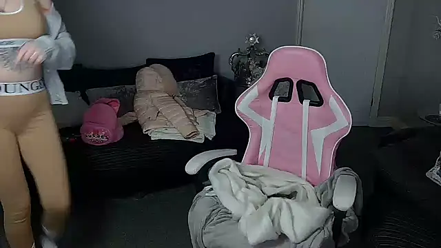 Red firesquirt online show from 16, 12, 2024