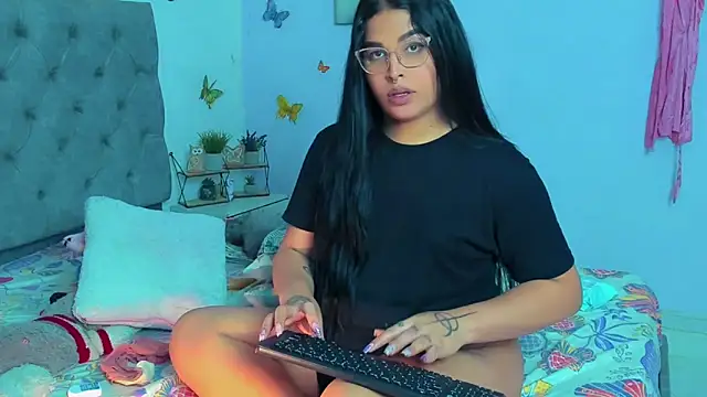 Snapshot of mabellfox chatting on 8, 1, 2025 mabellfox online show from 8, 1, 2025