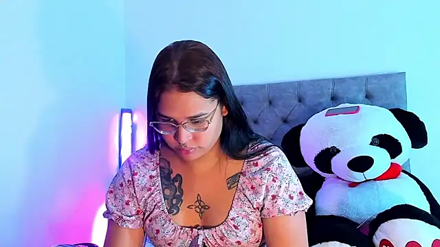 Snapshot of mabellfox chatting on 4, 12, 2025 mabellfox online show from 4, 12, 2025