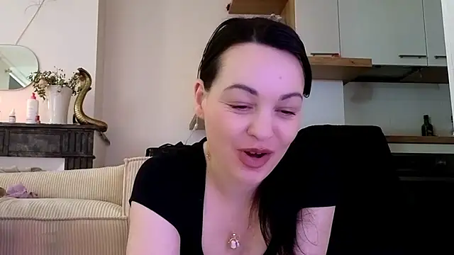 Lilie romeo online show from 7, 2, 2025