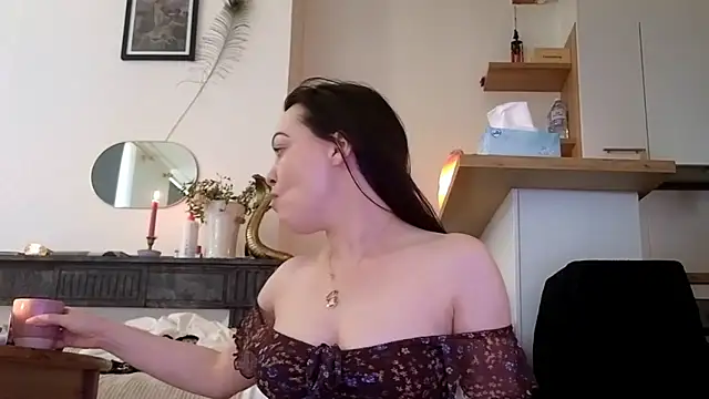 Lilie romeo online show from 5, 3, 2025