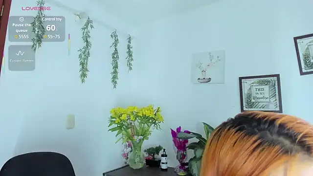 Snapshot of Victoria_Caruso chatting on 11, 3, 2025 Victoria Caruso online show from 11, 3, 2025