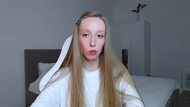 Snapshot of Luna_insniity chatting on 14, 9, 2025 Luna insniity online show from 14, 9, 2025